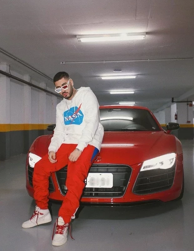 Kevinho tira onda com carrão de R$ 1,2 milhão: 'Favela venceu'; fotos - imagem 24097