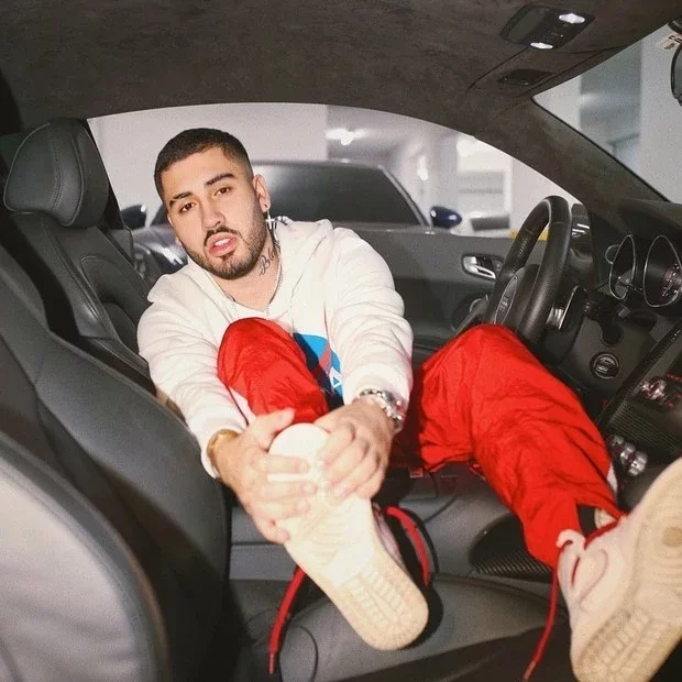 Kevinho tira onda com carrão de R$ 1,2 milhão: 'Favela venceu'; fotos - imagem 24100