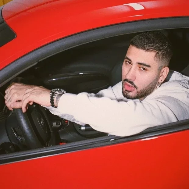 Kevinho tira onda com carrão de R$ 1,2 milhão: 'Favela venceu'; fotos - imagem 24099