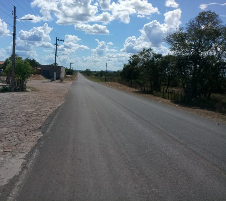 Prefeitura de Coivaras realiza serviços de capina nas ruas e avenidas da cidade