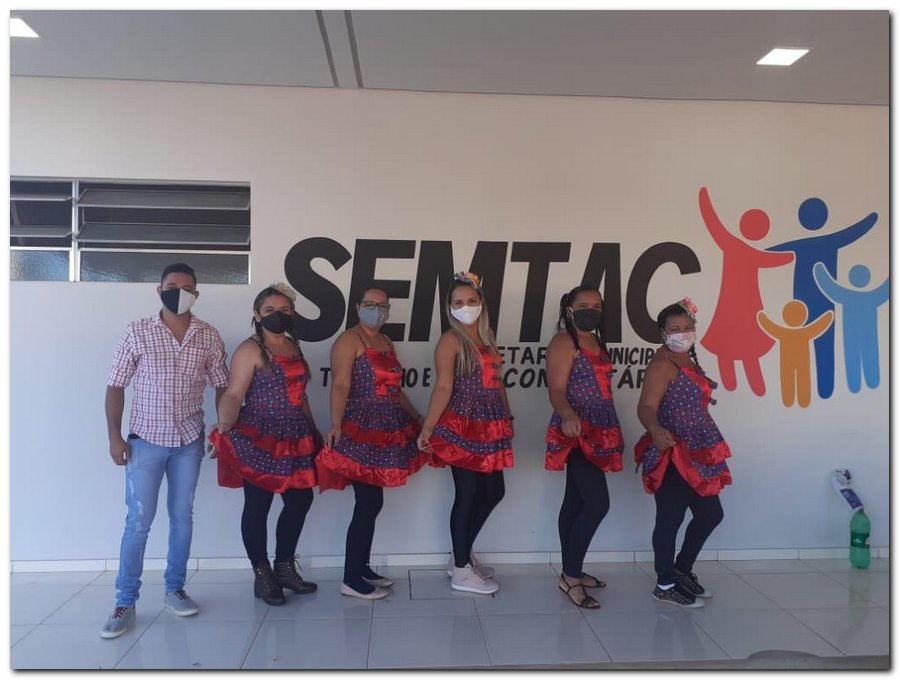 SEMTAC realiza festa junina para o Grupo da Melhor Idade  - Imagem 7