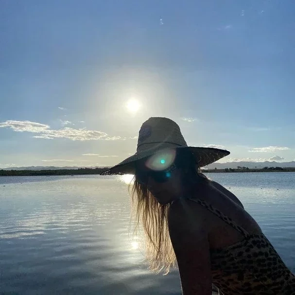 Mulher de Safadão posa em varanda e mostra vista incrível de fazenda - imagem 23156