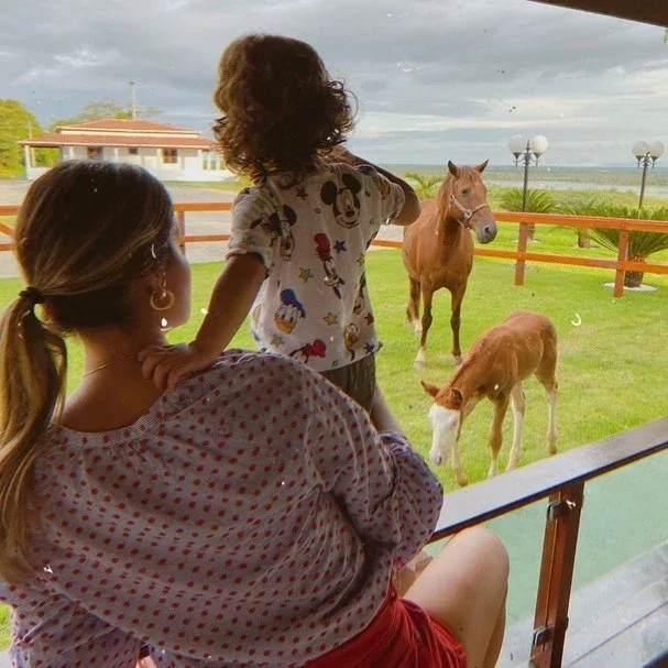 Mulher de Safadão posa em varanda e mostra vista incrível de fazenda - imagem 23157