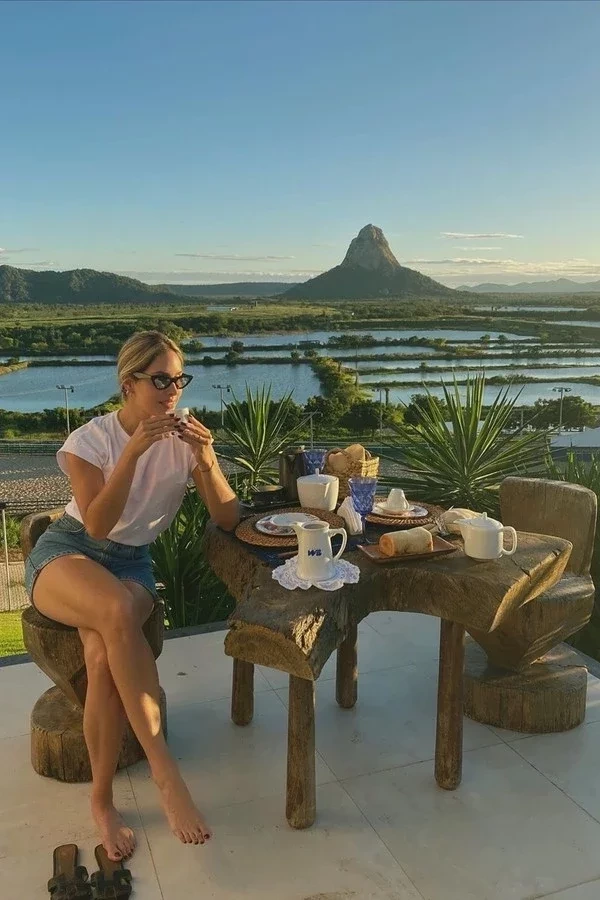 Mulher de Safadão posa em varanda e mostra vista incrível de fazenda - imagem 23153