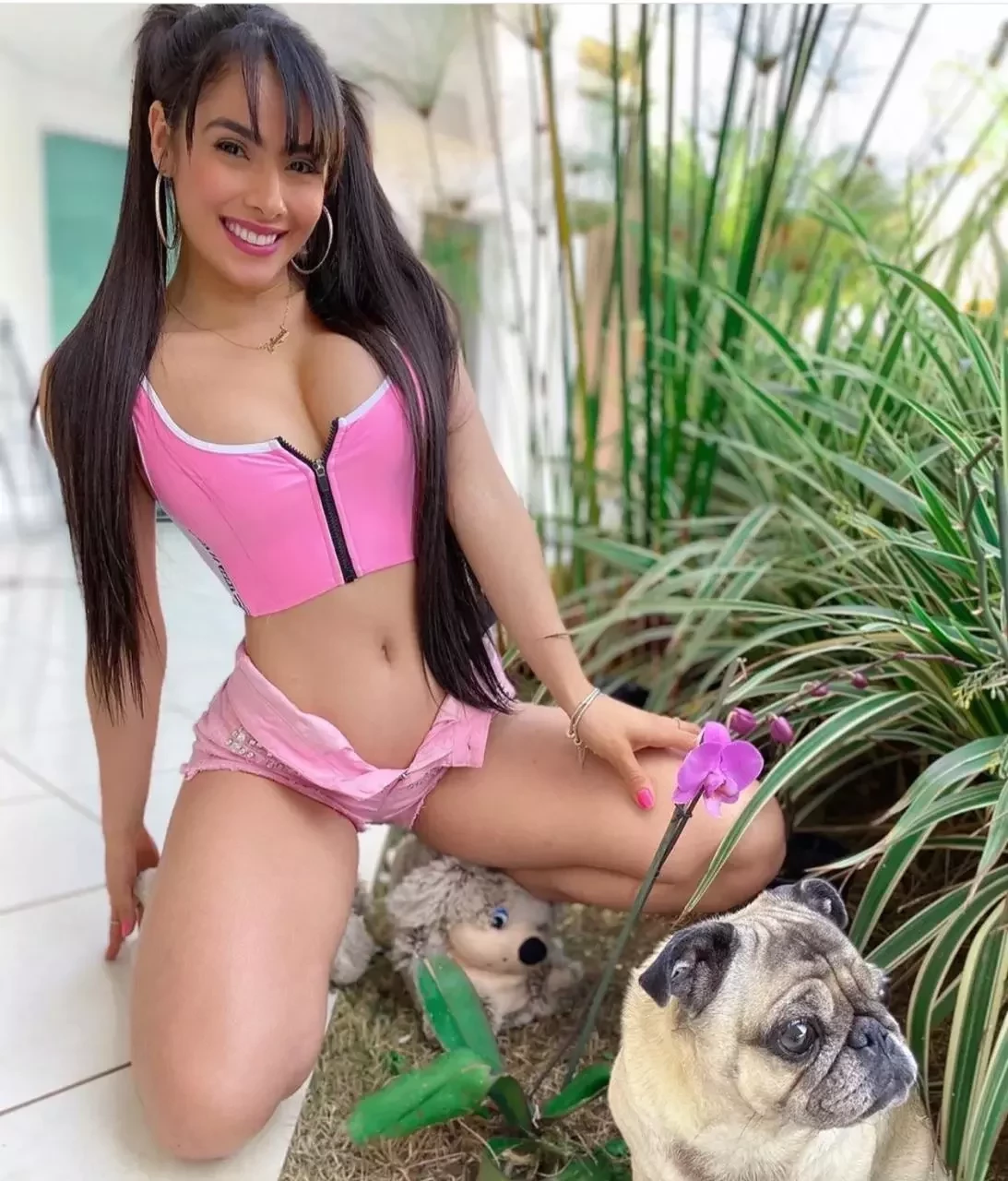 Cantora de forró comemora está com Covid e atrai com fotos sensuais - imagem 24756