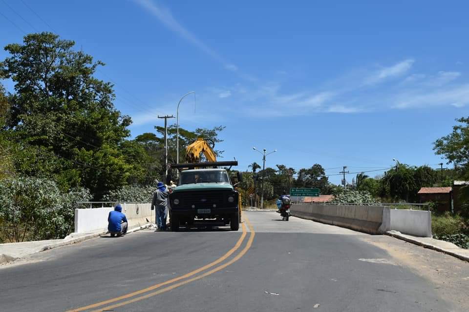 Prefeitura de Monsenhor Gil ilumina ponte de acesso ao centro do município - Imagem 3