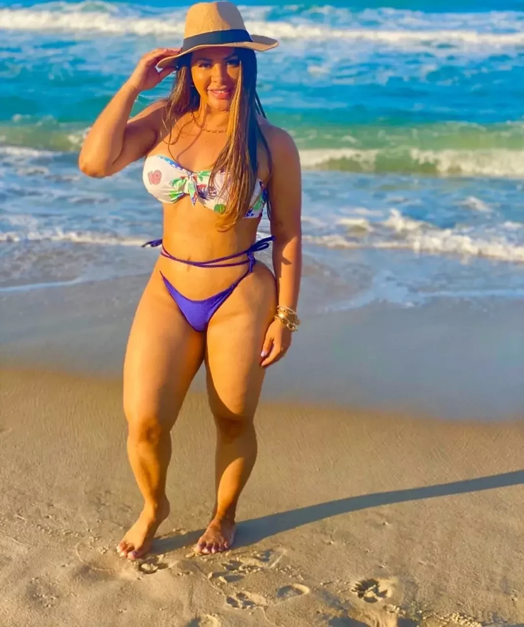 Márcia Fellipe esbanja corpo escultural usando micro biquíni; fotos - imagem 25103