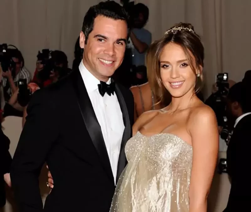 Saiba quem são os famosos que se casaram com seus fãs desconhecidos - imagem 25138