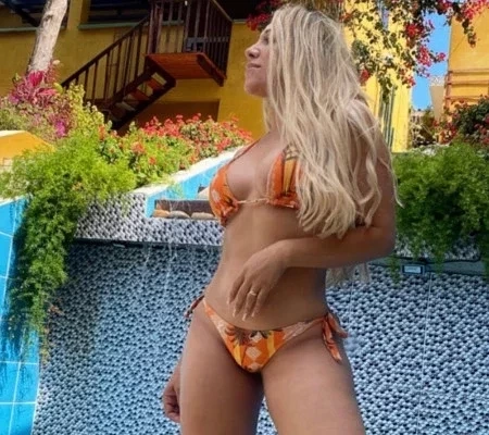 Aos 44 anos, Taty Girl posta fotos de biquíni em viagem e exibe corpão