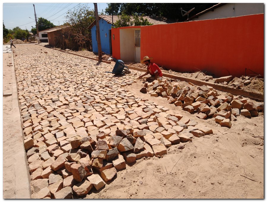 Prefeitura de Inhuma constrói Praça Pública no Bairro Sossego - Imagem 4