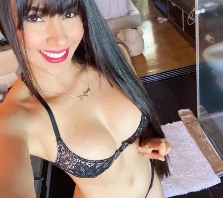 Cantora de forró Juliana do 'Bonde' posta foto para maiores de 18 anos