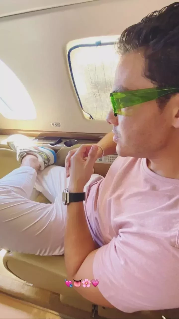 Thyane e Wesley Safadão viajam usando rosa no jatinho do casal; fotos - imagem 25710