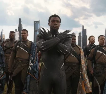 Elenco de Vingadores e famosos se despedem de Chadwick Boseman