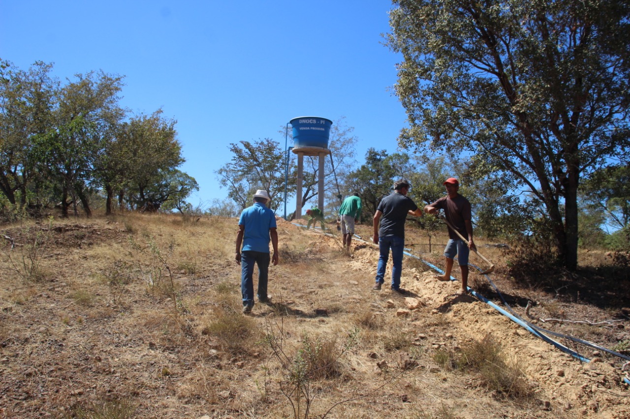 Prefeitura de Monsenhor Gil instala novos sistemas de abastecimento de água na zona rural do município e resolve problema histórico - Imagem 4