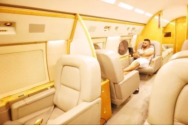 Puro luxo!Gusttavo Lima posta fotos em jatinho particular de R$ 180 mi - imagem 27114