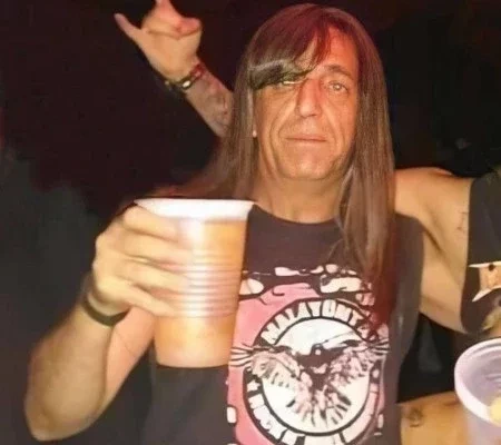 Chaves metaleiro? Sósia cabeludo de Roberto Bolaños vira meme na web