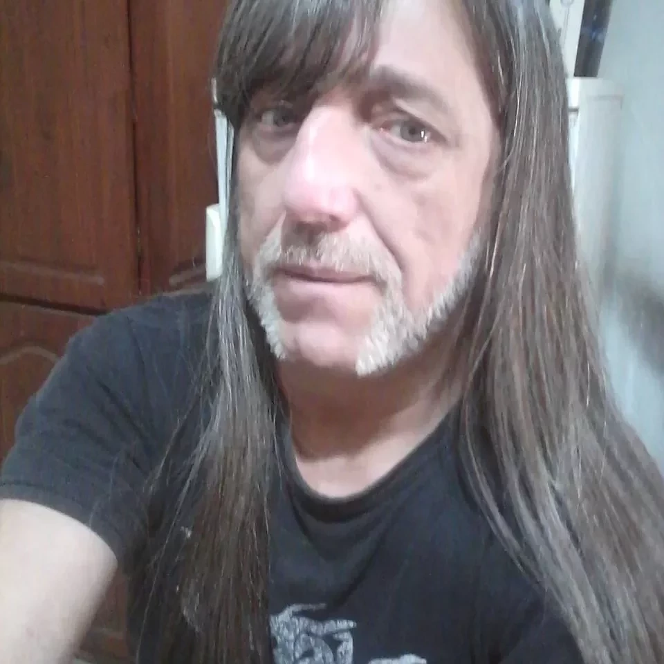 Chaves metaleiro? Sósia cabeludo de Roberto Bolaños vira meme na web - imagem 27452