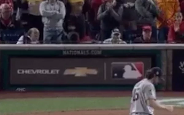 Influencers mostram seios durante transmissão de final na TV; assista! - imagem 27501