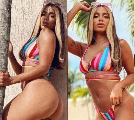 Anitta, de franja loira, posta fotos de biquíni cavado e exibe corpão