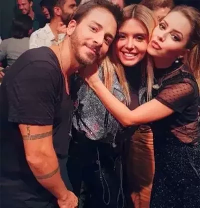 Conheça as celebridades que se tornaram amigas de seus ídolos - imagem 26423