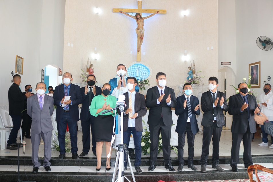 Solenidade de posse do Prefeito Dr. Zé Fernando iniciou com a celebração da missa - Imagem 8