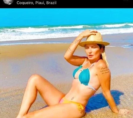 Antônia Fontenelle chama atenção por fotos de biquíni em férias no PI