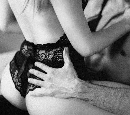 Conheça as melhores posições sexuais para demorar mais para gozar