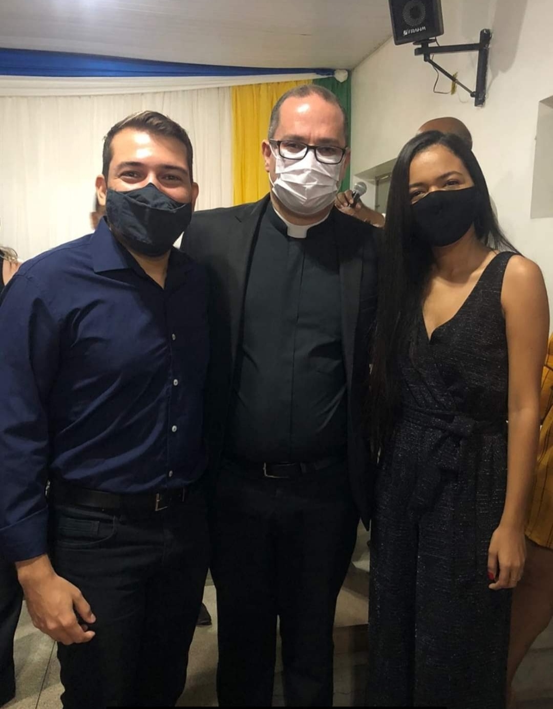 Dona Gilda Carvalho enfaixa seu filho João Luiz, reeleito prefeito de Monsenhor Gil - Imagem 14