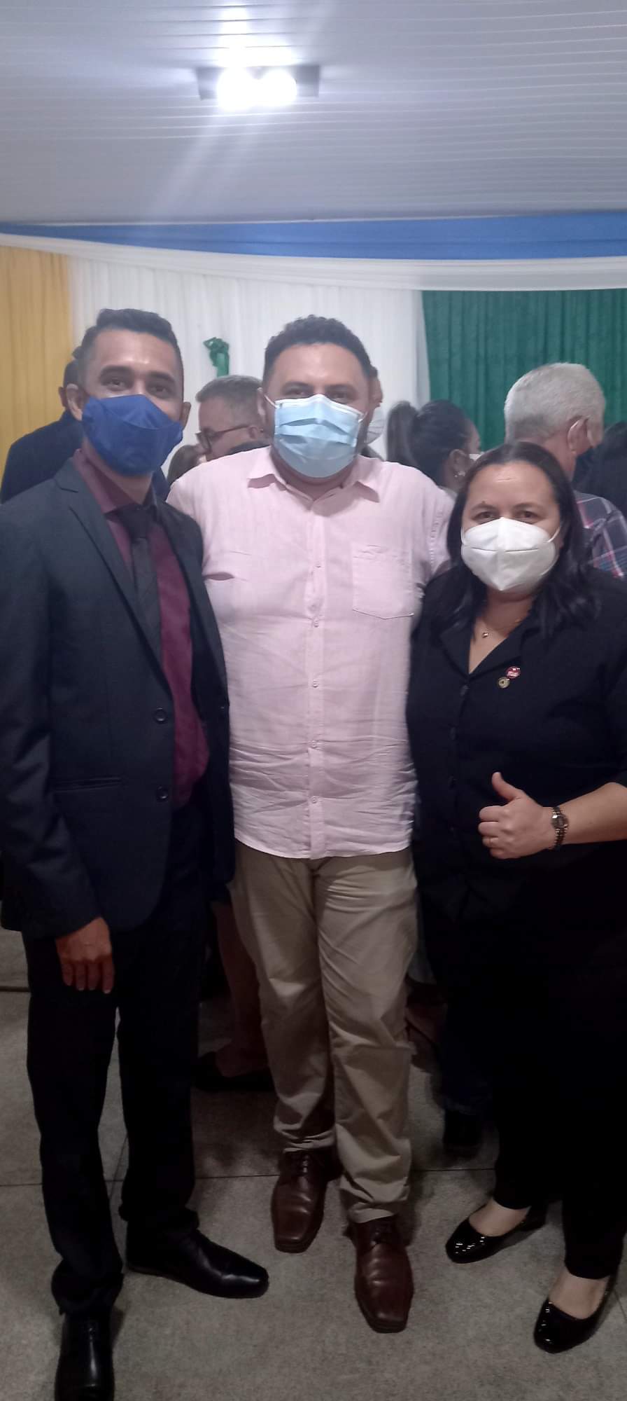 Dona Gilda Carvalho enfaixa seu filho João Luiz, reeleito prefeito de Monsenhor Gil - Imagem 26