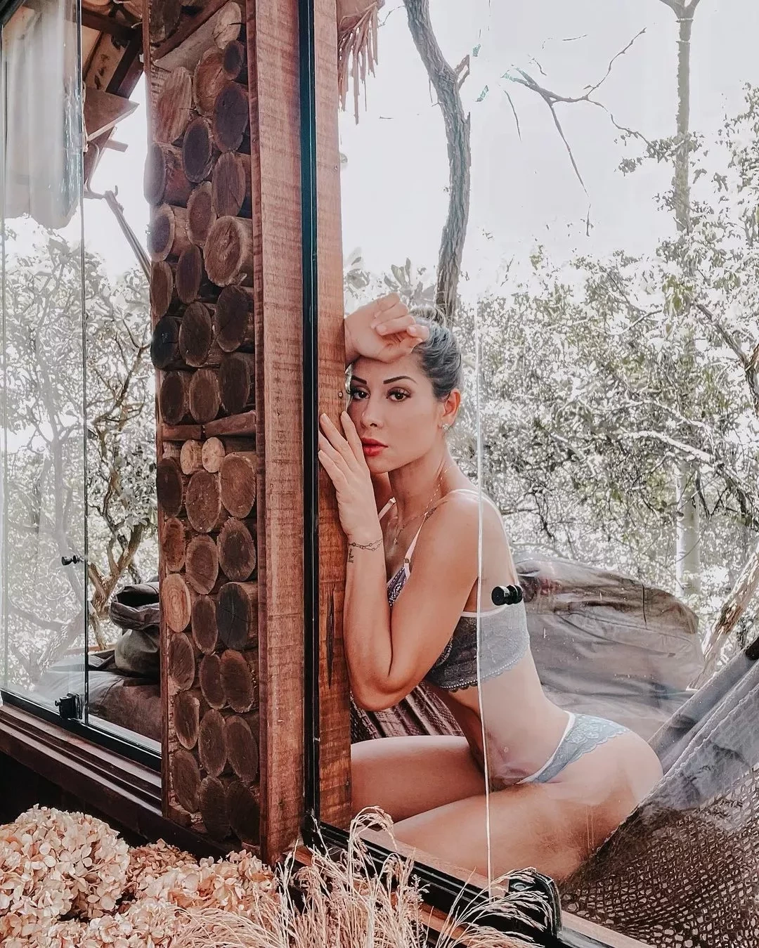 Mayra Cardi posta fotos nua e relata ano novo sozinha no mato  - imagem 31147