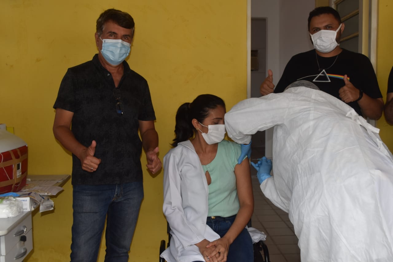 Chegou o grande dia. Vitória da ciência, de quem acreditou na vida. Iniciada Vacinação em Monsenhor Gil - Imagem 13