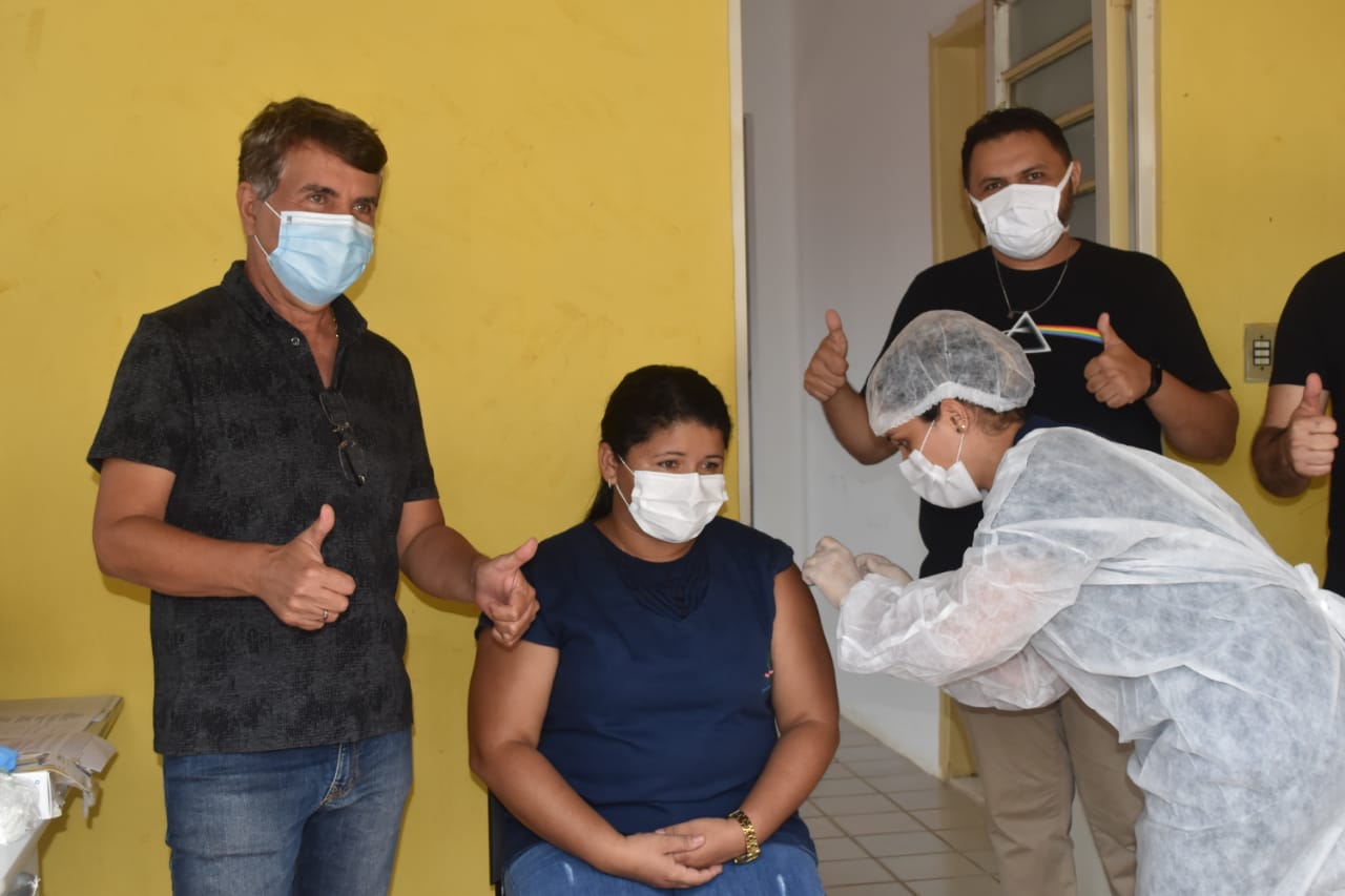 Chegou o grande dia. Vitória da ciência, de quem acreditou na vida. Iniciada Vacinação em Monsenhor Gil - Imagem 12