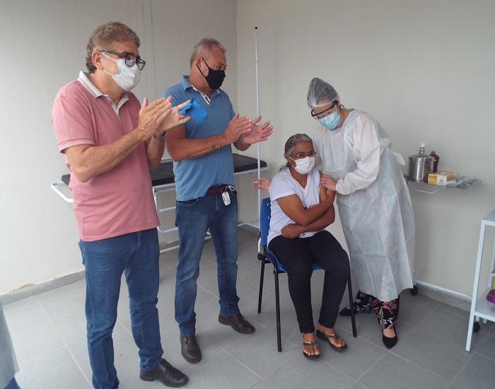 Milton Brandão: Inaugura Centro de Atendimento a Covid-19 com vacinação para 29 funcionários da saúde - Imagem 12