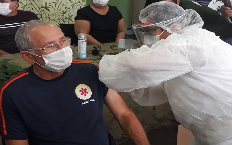 Município vacina os 05 primeiros profissionais da saúde contra a Covid-19 - Imagem 16