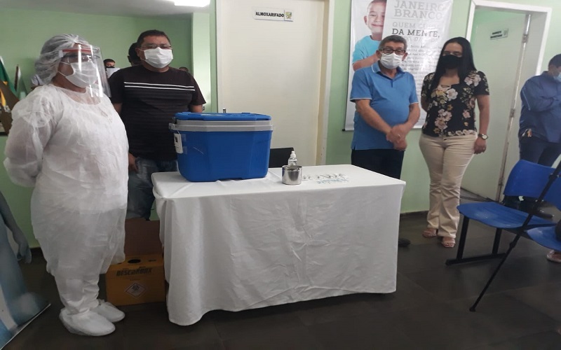 Município vacina os 05 primeiros profissionais da saúde contra a Covid-19 - Imagem 29