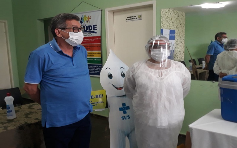 Município vacina os 05 primeiros profissionais da saúde contra a Covid-19 - Imagem 26