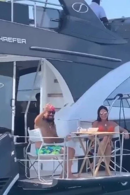 Conheça lancha de Bell Marques avaliada em R$ 7 mi; fã flagra passeio - imagem 32425