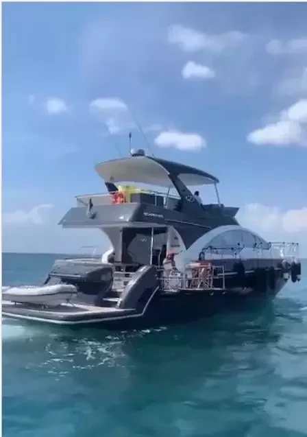 Conheça lancha de Bell Marques avaliada em R$ 7 mi; fã flagra passeio - imagem 32426