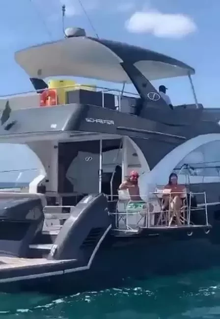 Conheça lancha de Bell Marques avaliada em R$ 7 mi; fã flagra passeio - imagem 32428