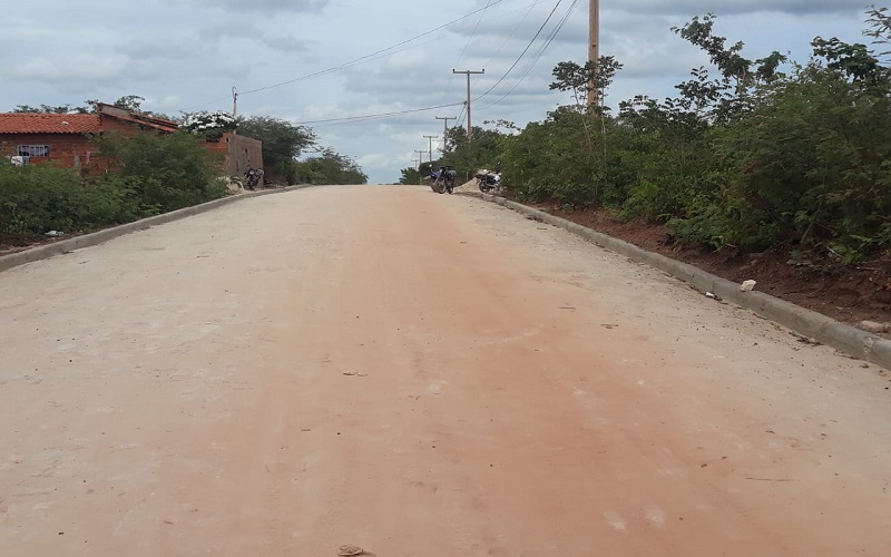 Município atende moradores da Avenida Pedro Ivo com calçamento  - Imagem 6