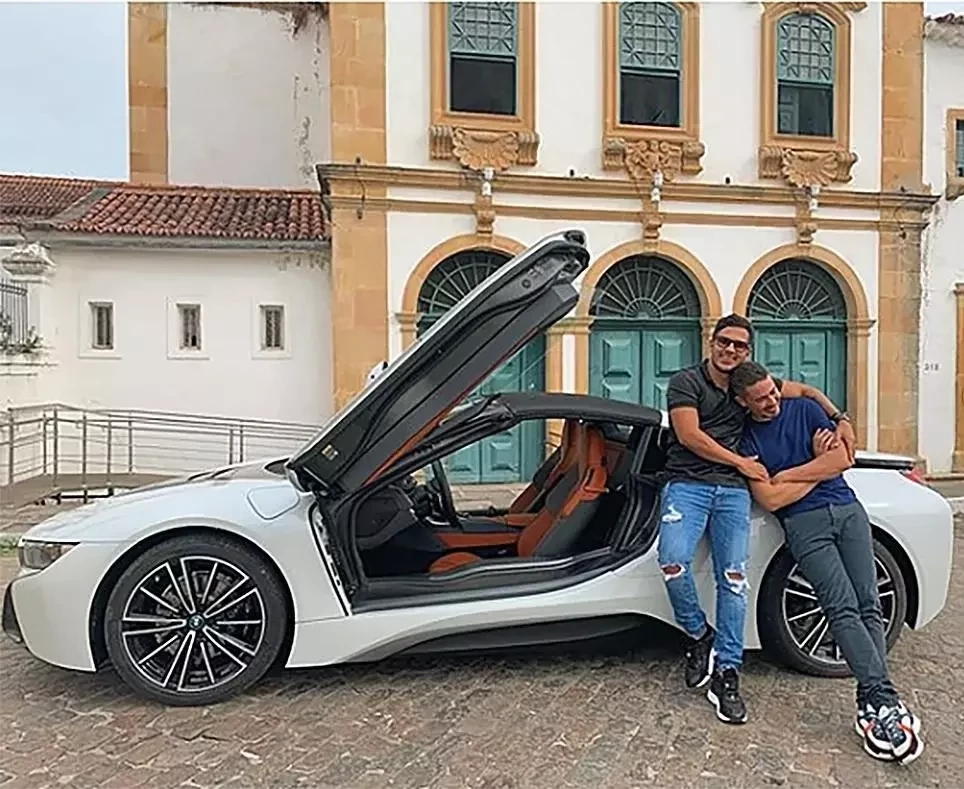 Whindersson, Gusttavo Lima e mais famosos ostentaram carrões em 2020 - imagem 31269