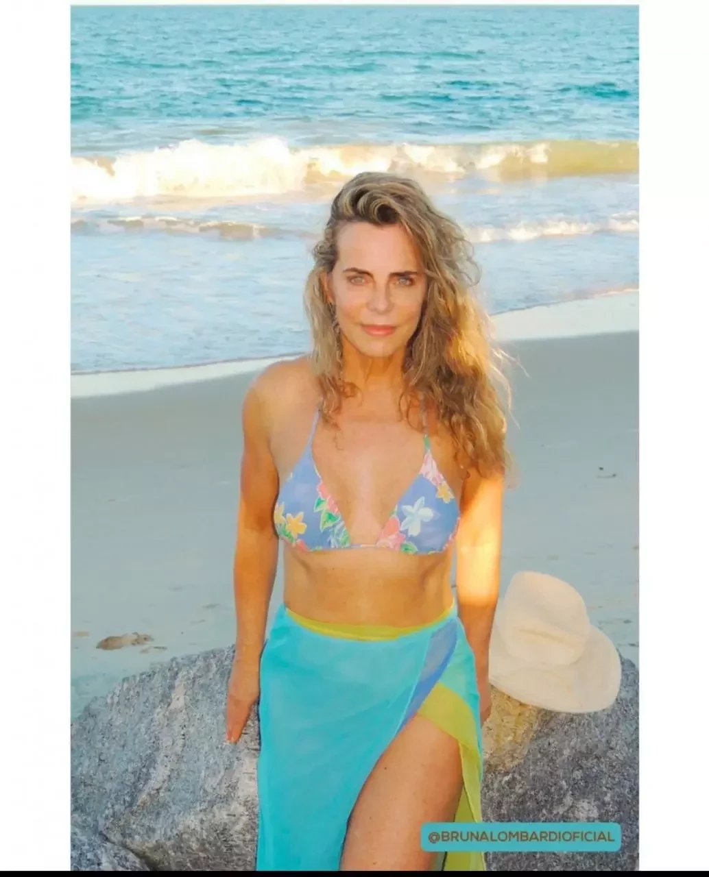 Aos 68 anos, Bruna Lombardi posta clique ousado e sobe temperatura - imagem 32816