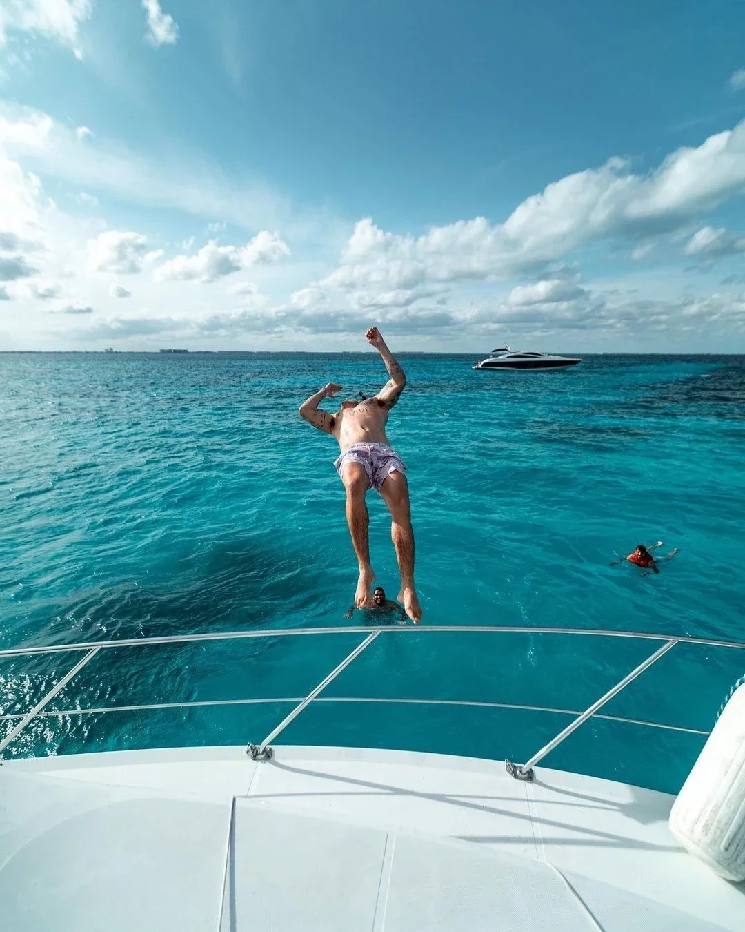 Whindersson Nunes comemora os 26 anos com a namorada em iate; fotos - imagem 31423