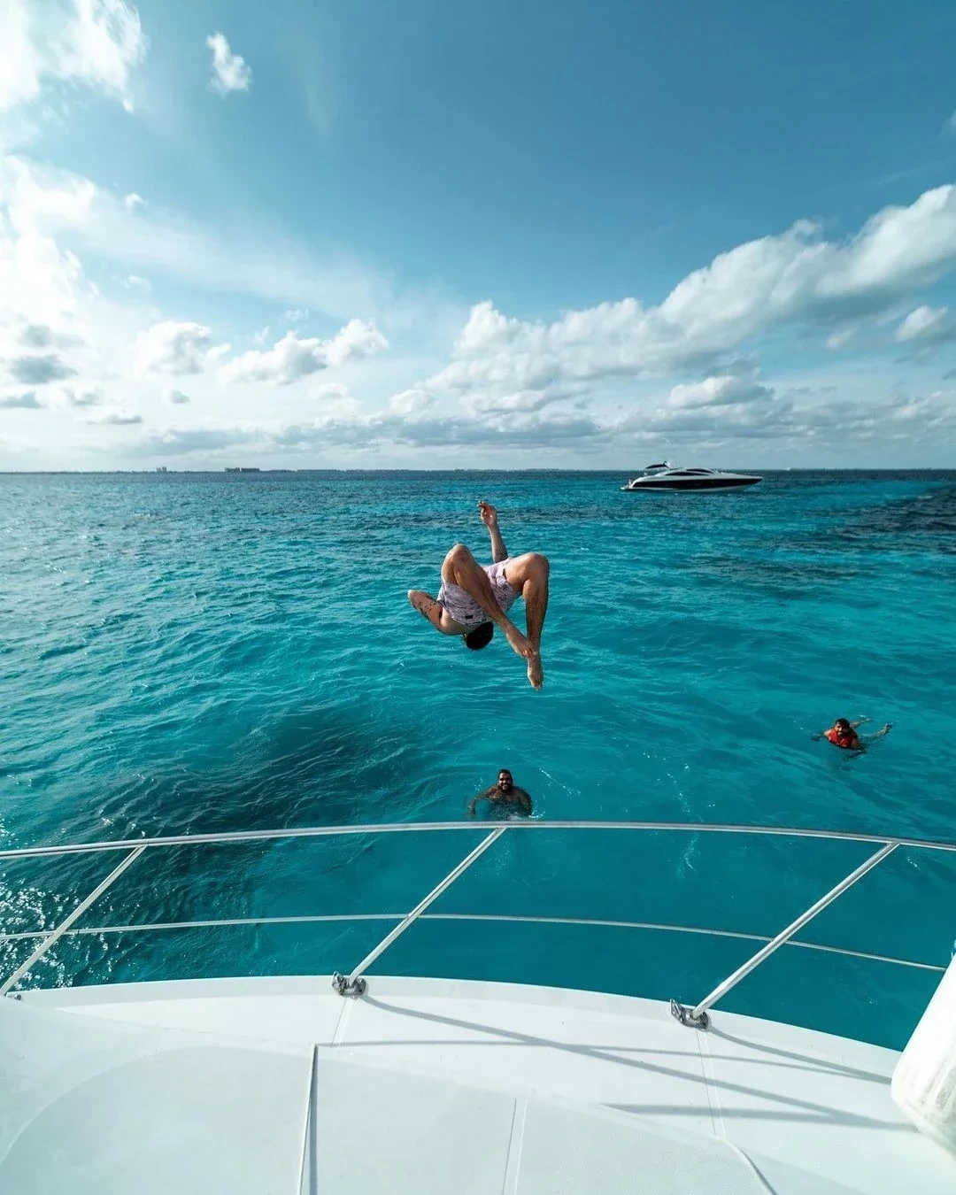 Whindersson Nunes comemora os 26 anos com a namorada em iate; fotos - imagem 31424