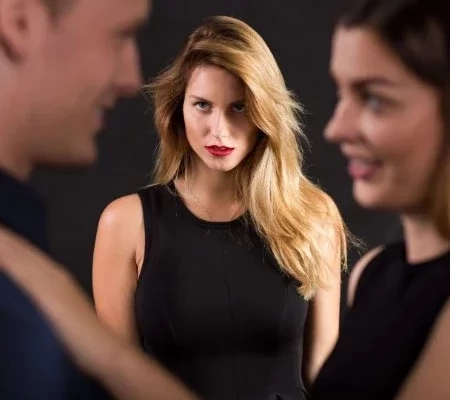 Descubra os seis signos que são os mais invejosos do zodíaco