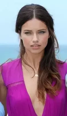 Veja famosos que perderam a virgindade depois dos 20 anos - imagem 55371