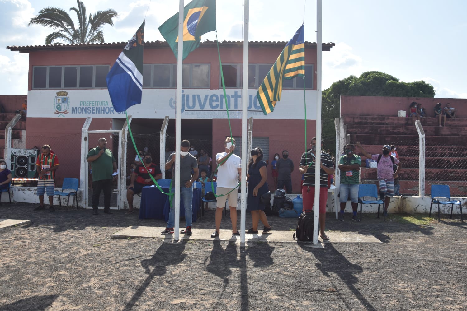 Prefeito João Luiz e vice Evandro Abreu abrem jogos em Monsenhor Gil - Imagem 1
