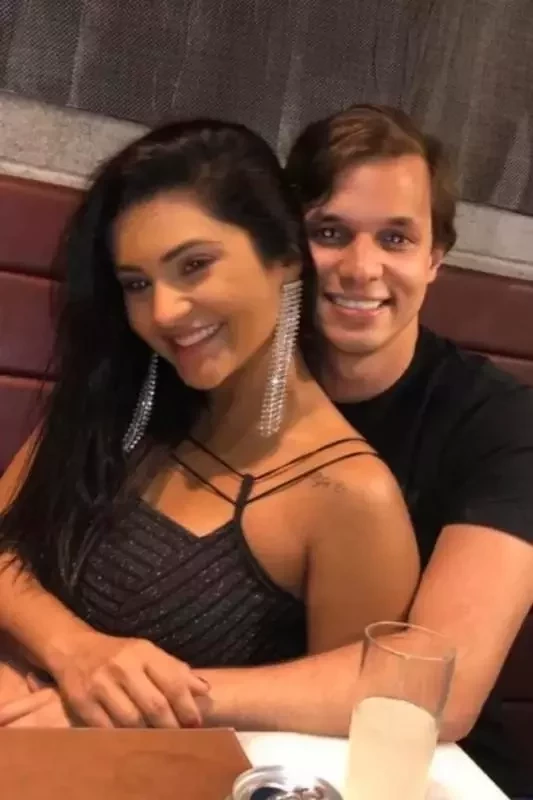 Mileide namora empresário de 23 anos