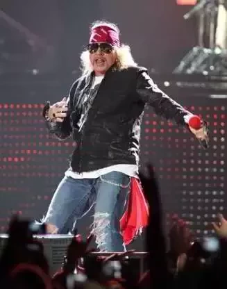 De Madonna a Axl Rose: Se impressione com 7 looks icônicos de músicos - imagem 55937