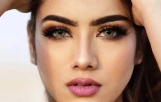 Conheça Ishita Gupta, influencer e modelo que crítica regime em seu país